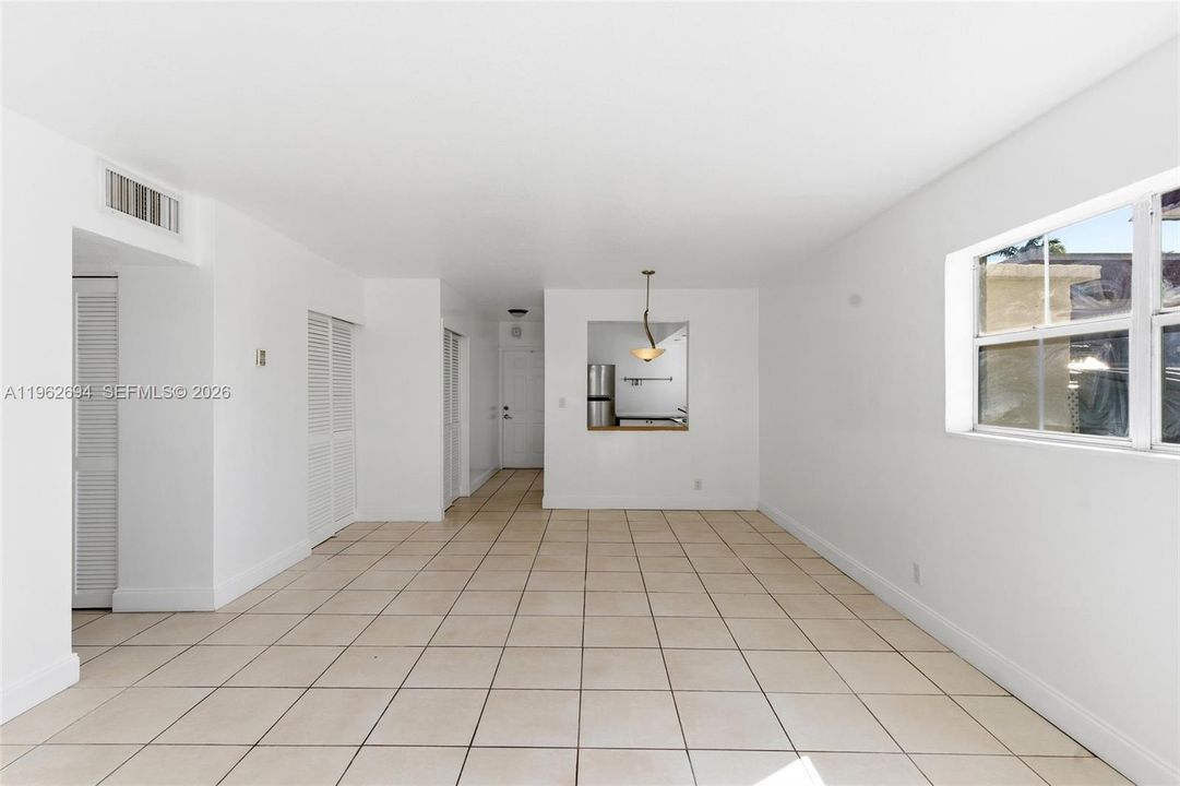 Activo con contrato: $215,000 (1 camas, 1 baños, 700 Pies cuadrados)