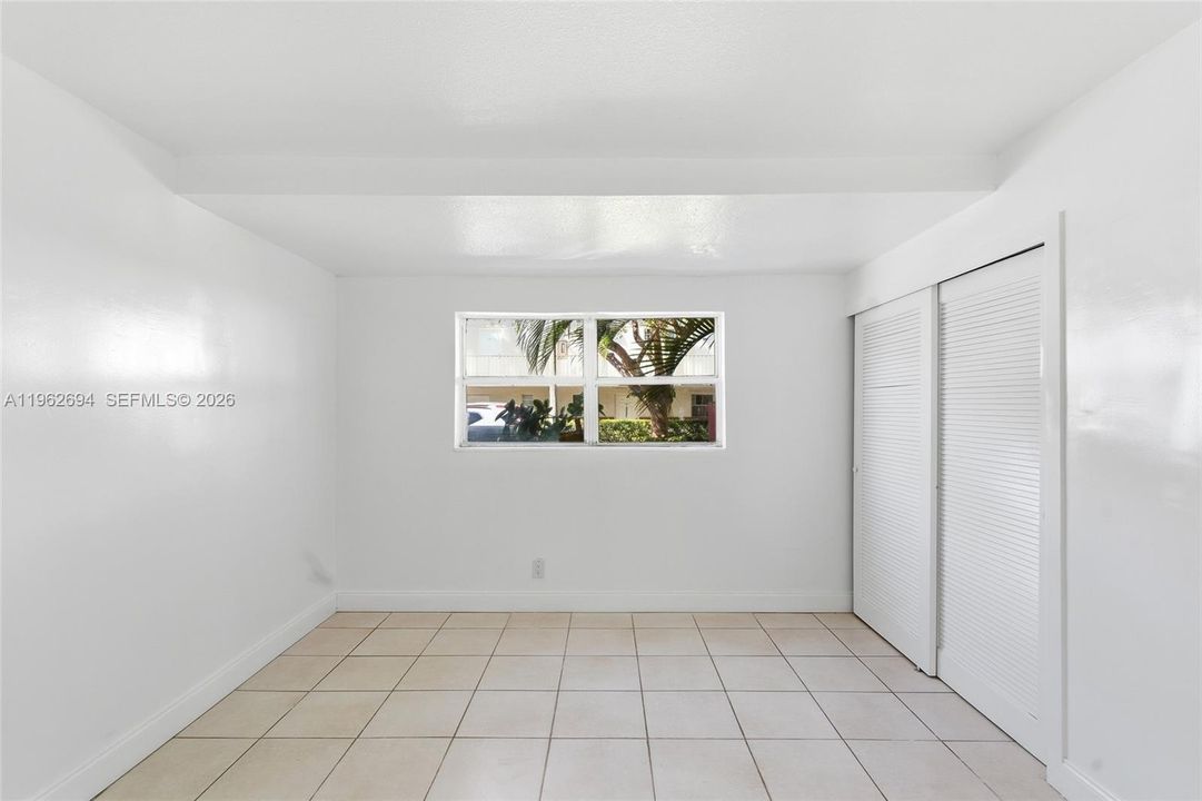 Activo con contrato: $215,000 (1 camas, 1 baños, 700 Pies cuadrados)