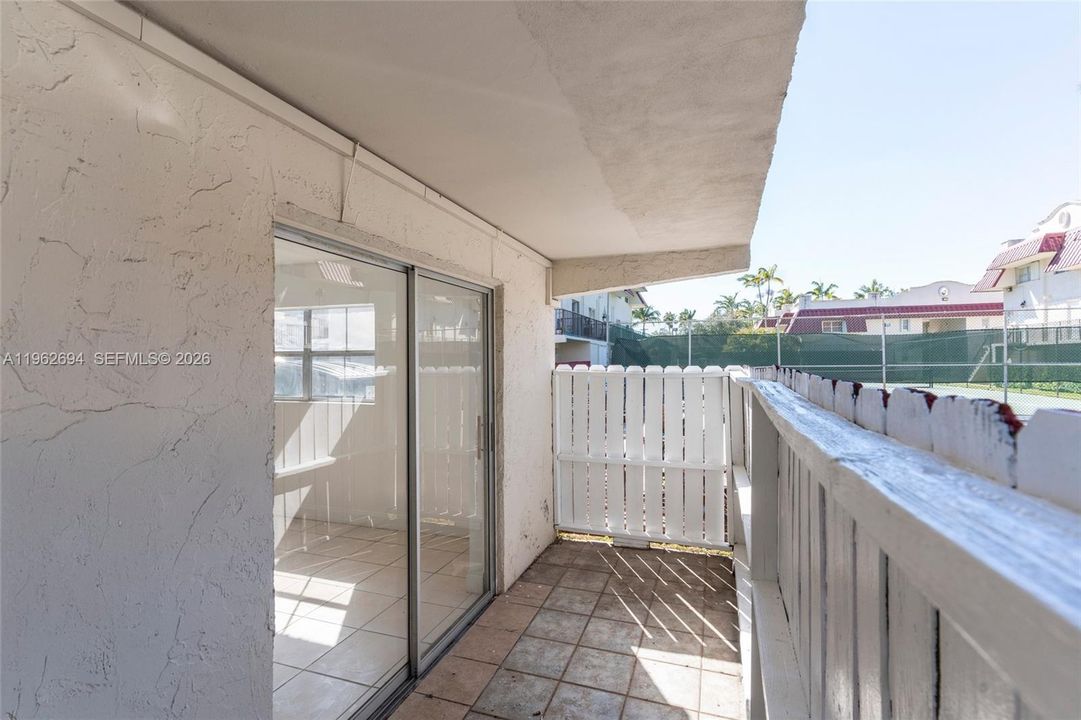 Activo con contrato: $215,000 (1 camas, 1 baños, 700 Pies cuadrados)