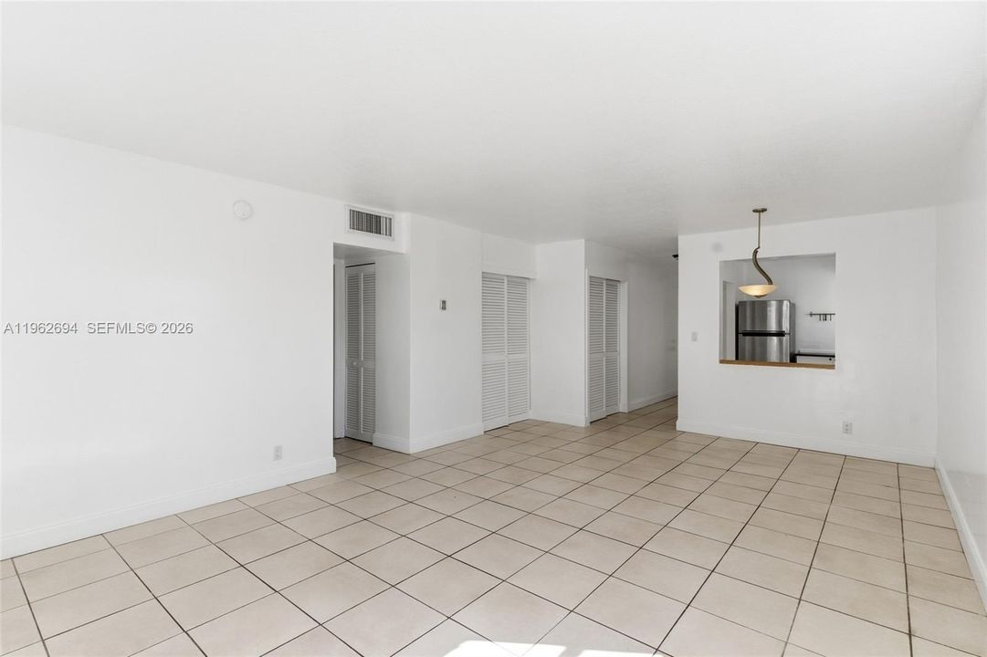 Activo con contrato: $215,000 (1 camas, 1 baños, 700 Pies cuadrados)