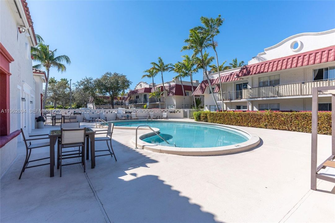 Activo con contrato: $215,000 (1 camas, 1 baños, 700 Pies cuadrados)