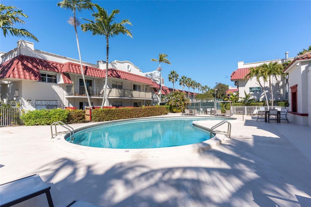 Activo con contrato: $215,000 (1 camas, 1 baños, 700 Pies cuadrados)