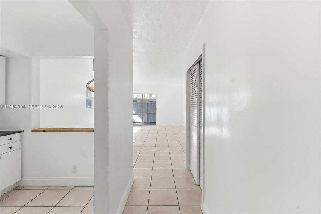 Activo con contrato: $215,000 (1 camas, 1 baños, 700 Pies cuadrados)