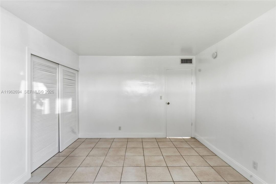 Activo con contrato: $215,000 (1 camas, 1 baños, 700 Pies cuadrados)