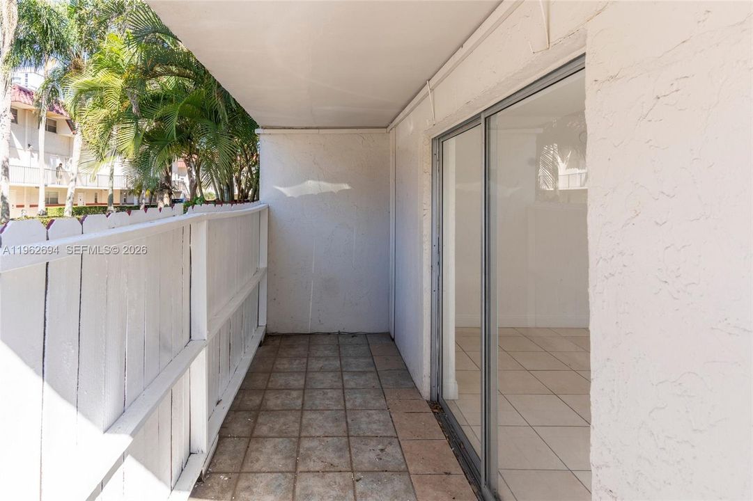 Activo con contrato: $215,000 (1 camas, 1 baños, 700 Pies cuadrados)