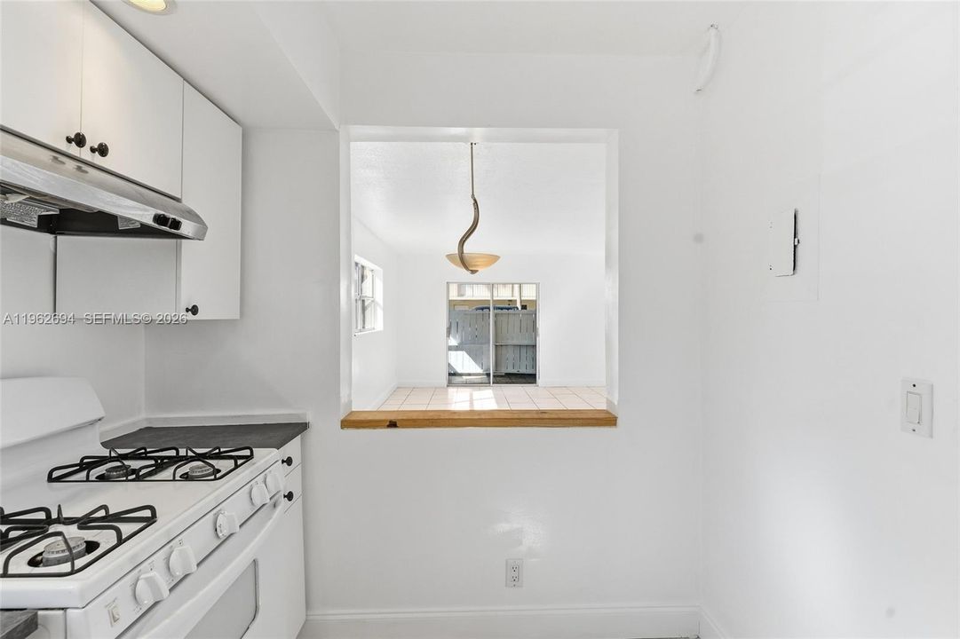 Activo con contrato: $215,000 (1 camas, 1 baños, 700 Pies cuadrados)