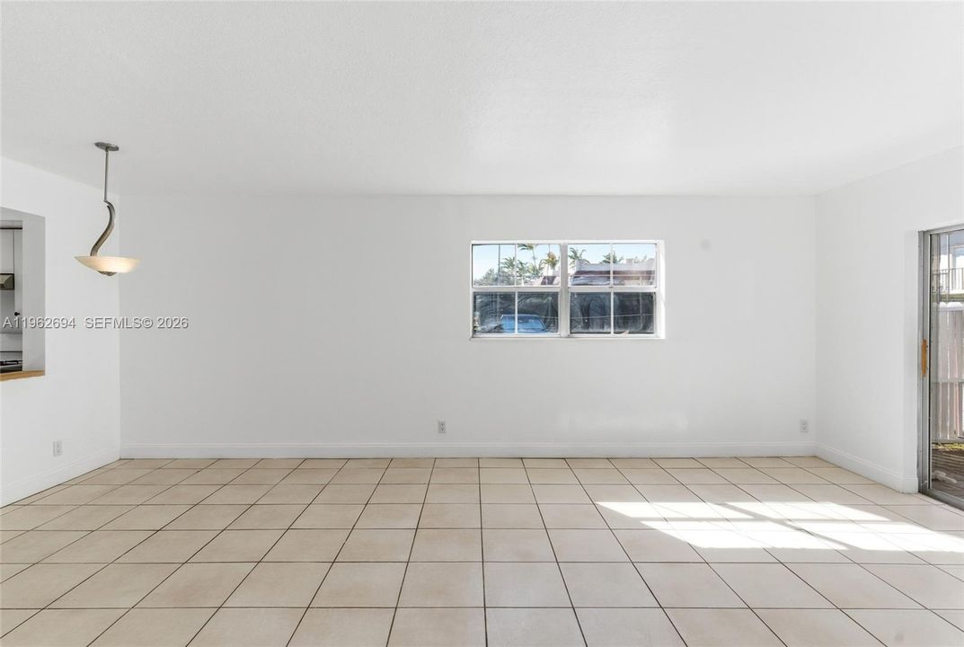 Activo con contrato: $215,000 (1 camas, 1 baños, 700 Pies cuadrados)