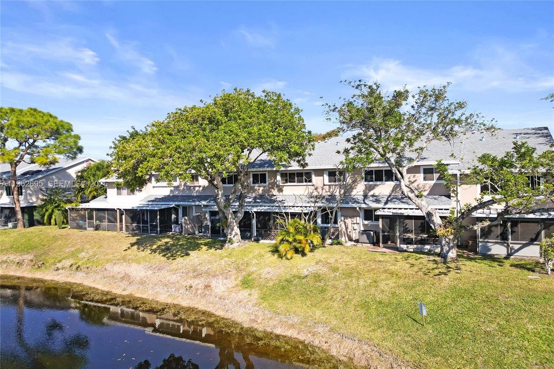 En Venta: $395,000 (2 camas, 2 baños, 1429 Pies cuadrados)