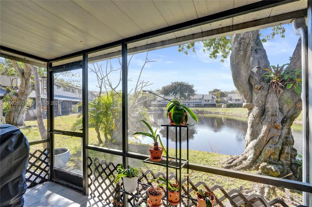 En Venta: $395,000 (2 camas, 2 baños, 1429 Pies cuadrados)