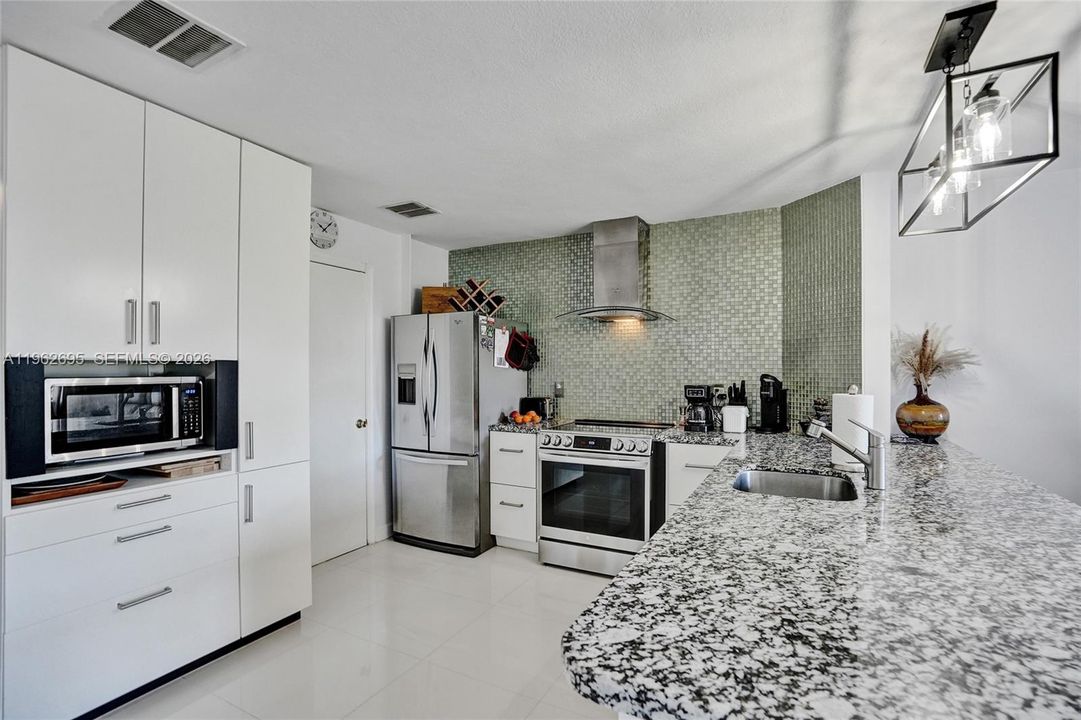 En Venta: $395,000 (2 camas, 2 baños, 1429 Pies cuadrados)