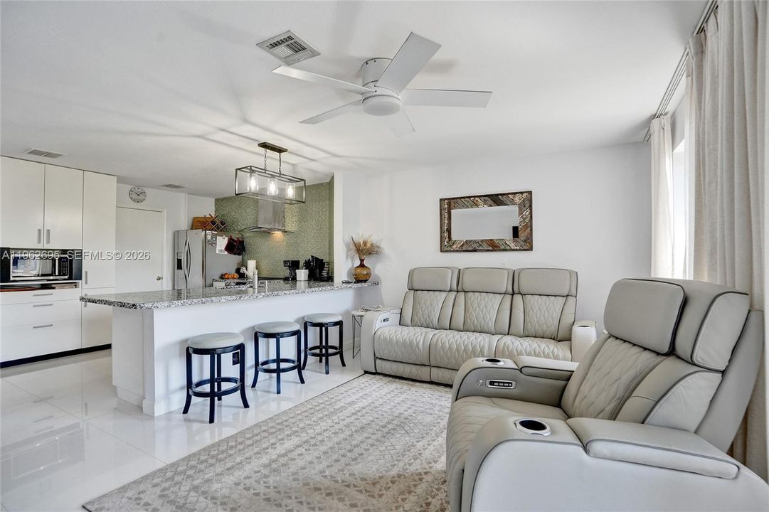 En Venta: $395,000 (2 camas, 2 baños, 1429 Pies cuadrados)