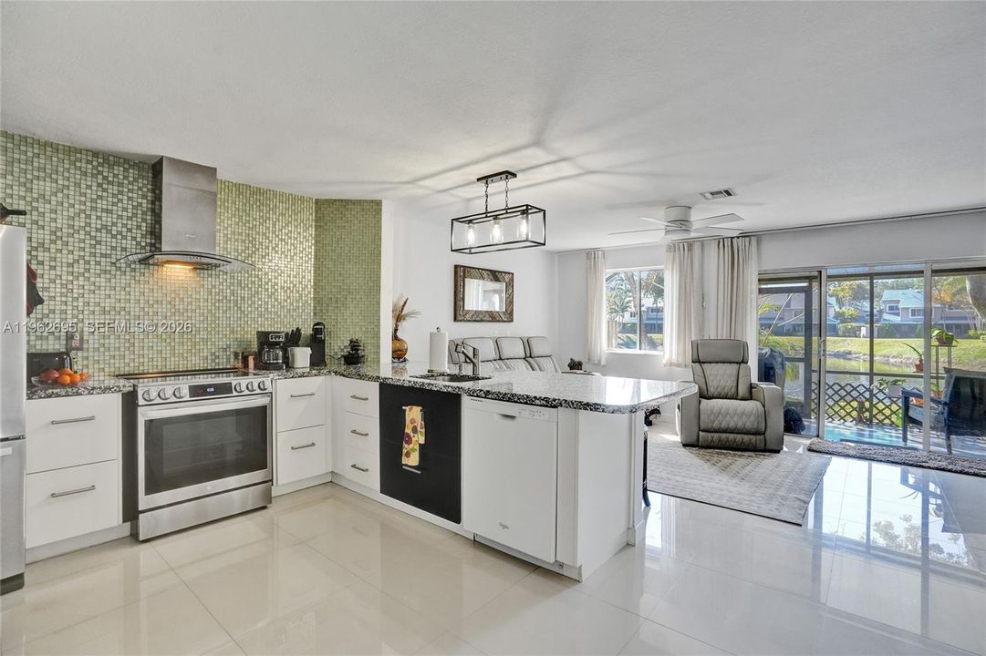 En Venta: $395,000 (2 camas, 2 baños, 1429 Pies cuadrados)