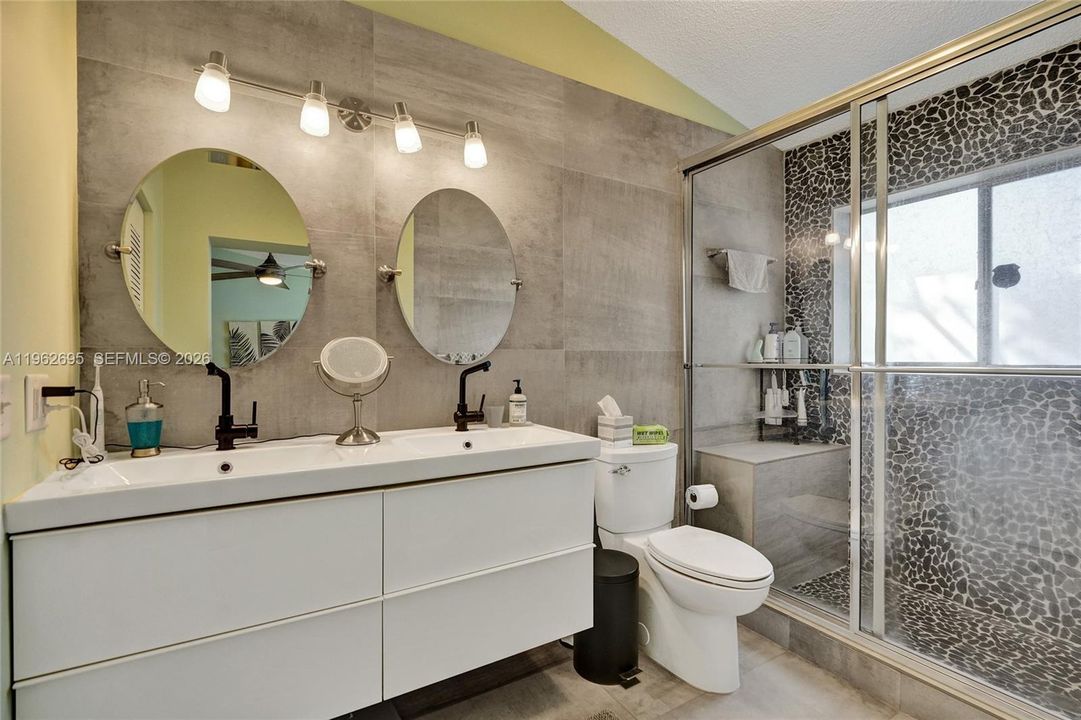 En Venta: $395,000 (2 camas, 2 baños, 1429 Pies cuadrados)