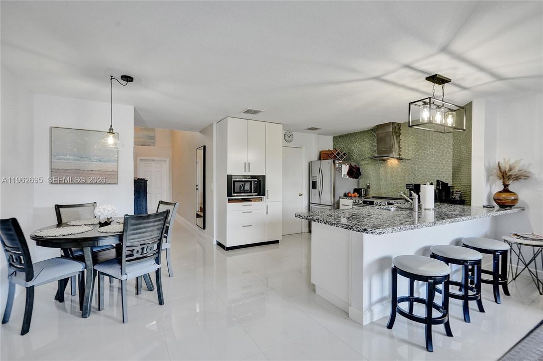 En Venta: $395,000 (2 camas, 2 baños, 1429 Pies cuadrados)