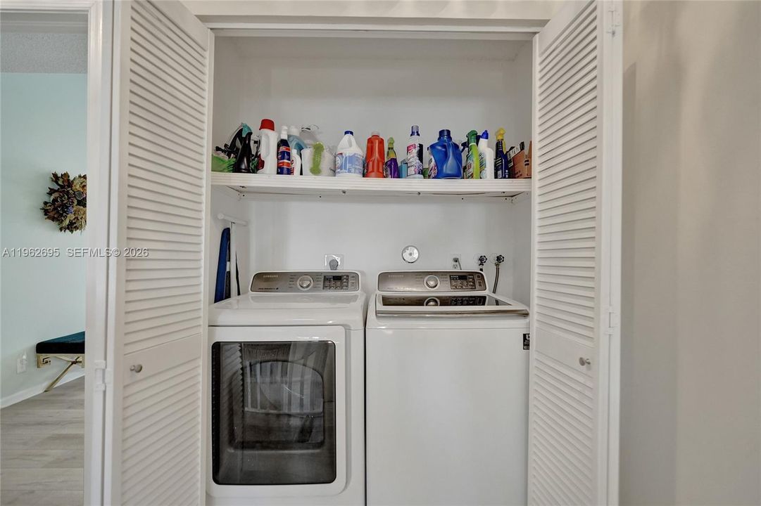 En Venta: $395,000 (2 camas, 2 baños, 1429 Pies cuadrados)