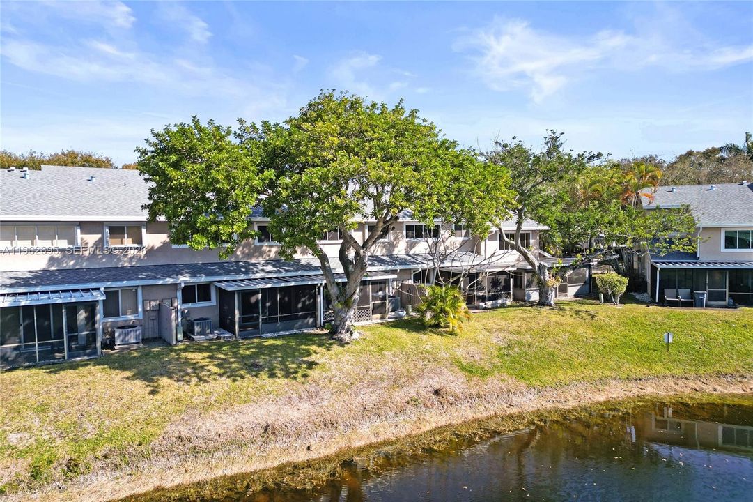 En Venta: $395,000 (2 camas, 2 baños, 1429 Pies cuadrados)