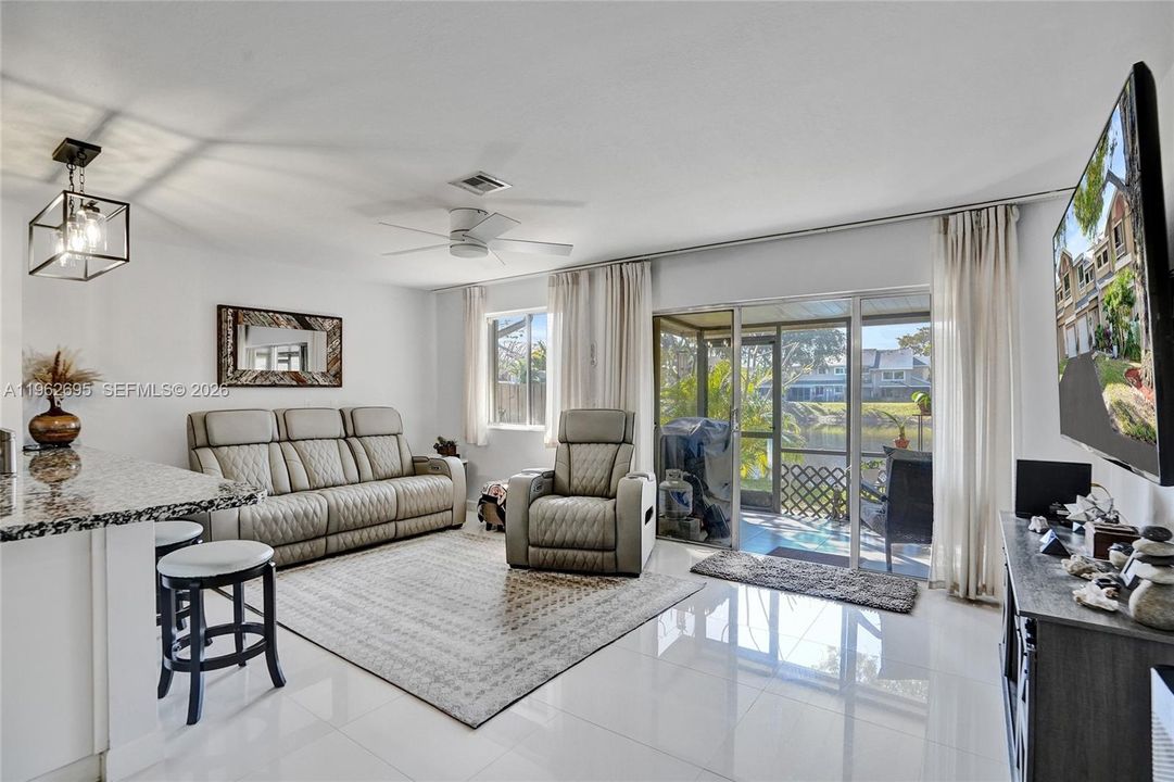 En Venta: $395,000 (2 camas, 2 baños, 1429 Pies cuadrados)