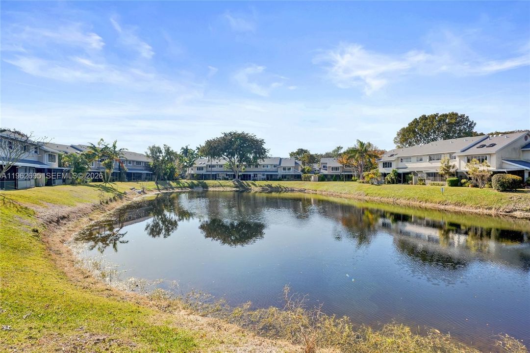 En Venta: $395,000 (2 camas, 2 baños, 1429 Pies cuadrados)