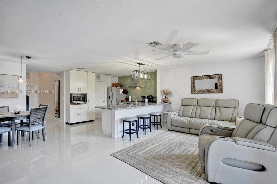 En Venta: $395,000 (2 camas, 2 baños, 1429 Pies cuadrados)