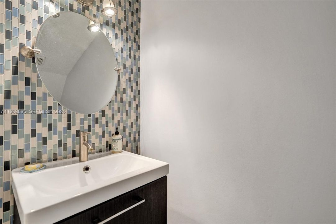 En Venta: $395,000 (2 camas, 2 baños, 1429 Pies cuadrados)