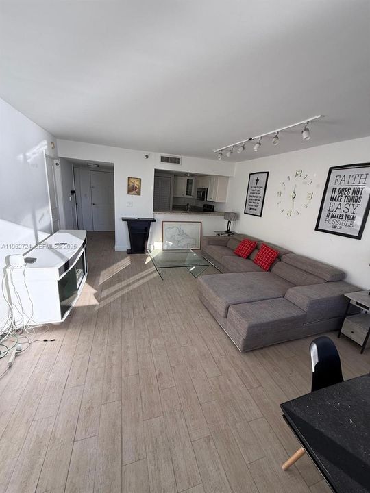 En Venta: $329,000 (1 camas, 1 baños, 700 Pies cuadrados)