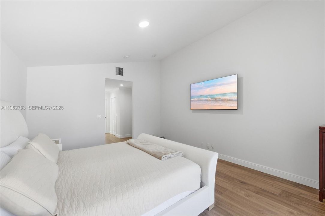 Active With Contract: $1,500,000 (4 beds, 3 baths, 3037 Square Feet)