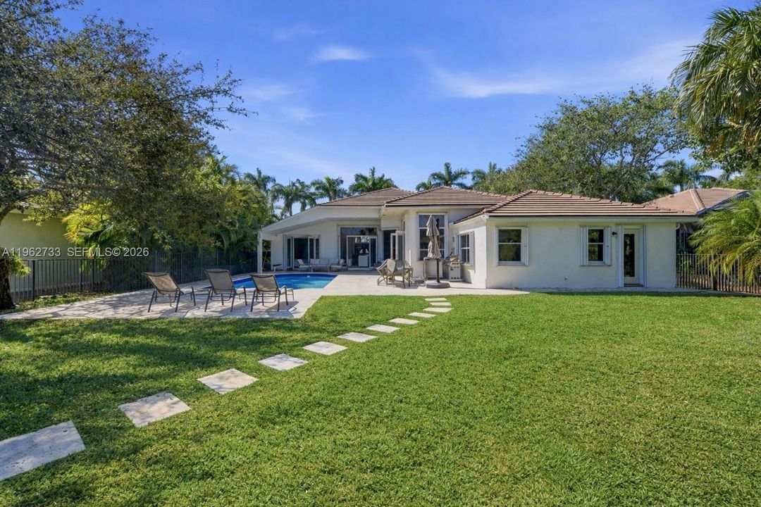 Active With Contract: $1,500,000 (4 beds, 3 baths, 3037 Square Feet)