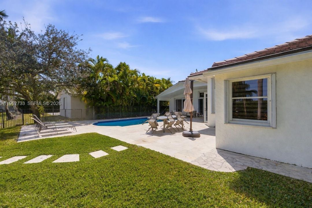Active With Contract: $1,500,000 (4 beds, 3 baths, 3037 Square Feet)