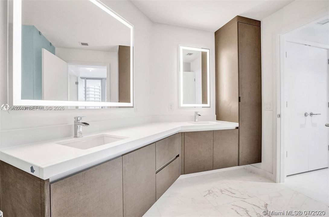 En Venta: $1,250,000 (2 camas, 3 baños, 1560 Pies cuadrados)