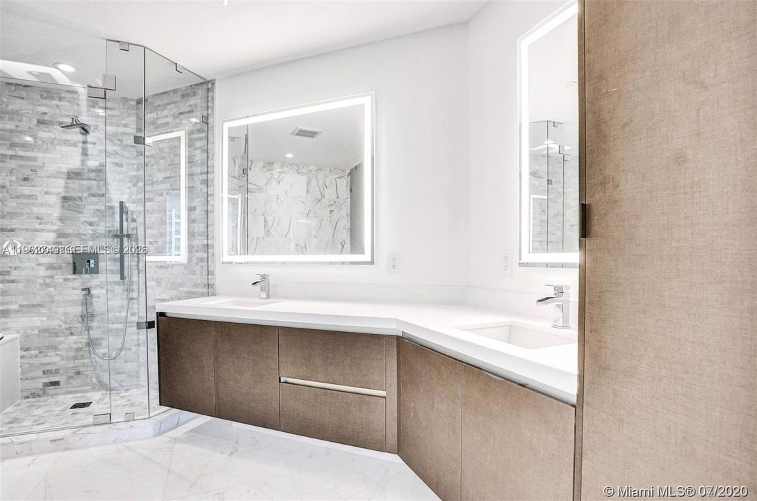 En Venta: $1,250,000 (2 camas, 3 baños, 1560 Pies cuadrados)