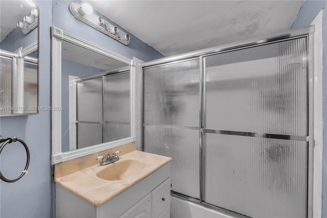 На продажу: $164,900 (2 спален, 2 ванн, 767 Квадратных фут)