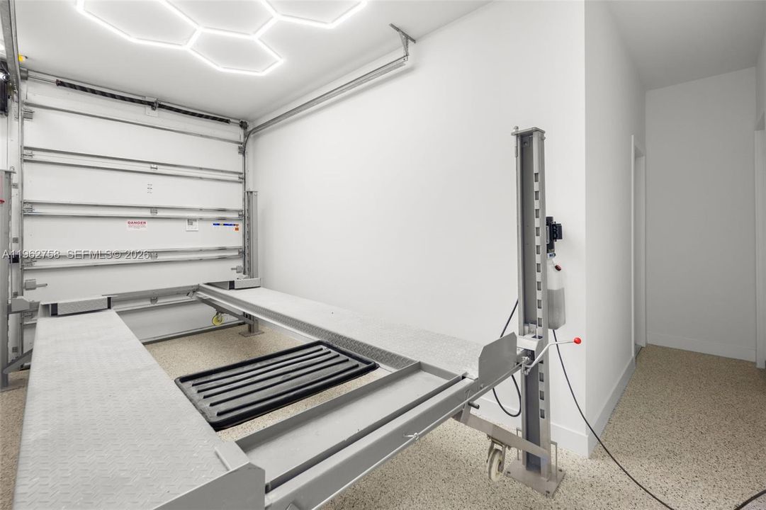 Garage 2