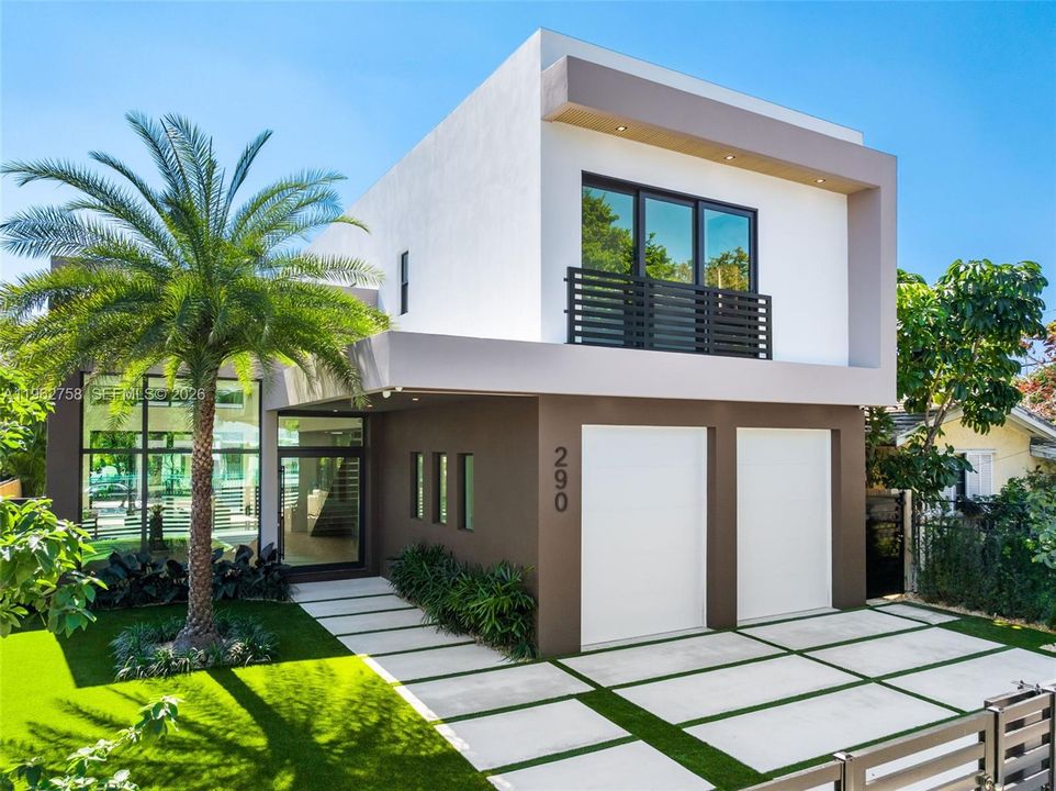 合同活跃: $3,299,000 (5 贝兹, 6 浴室, 3667 平方英尺)