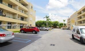 Active With Contract: $1,800 (1 beds, 1 baths, 670 Square Feet)