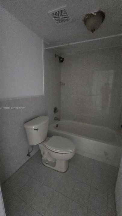 Active With Contract: $1,800 (1 beds, 1 baths, 670 Square Feet)