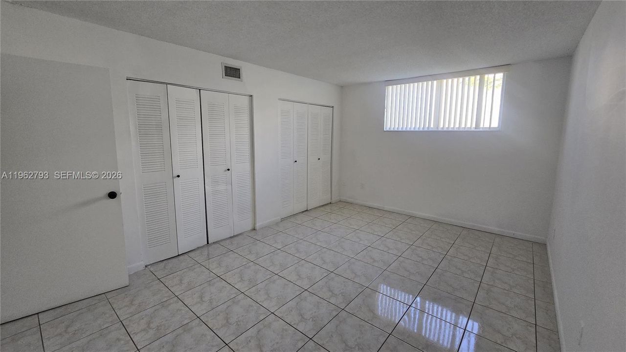 Active With Contract: $1,800 (1 beds, 1 baths, 670 Square Feet)