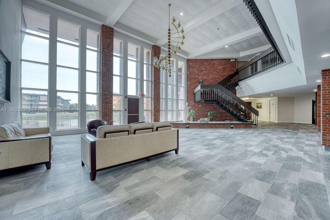На продажу: $135,999 (2 спален, 2 ванн, 1021 Квадратных фут)