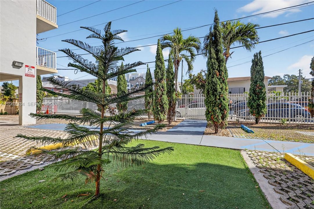 En Venta: $272,000 (2 camas, 1 baños, 700 Pies cuadrados)