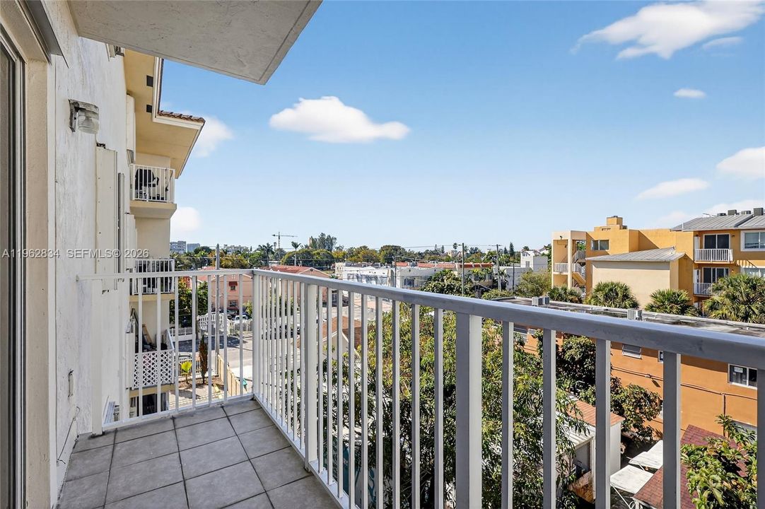 En Venta: $272,000 (2 camas, 1 baños, 700 Pies cuadrados)