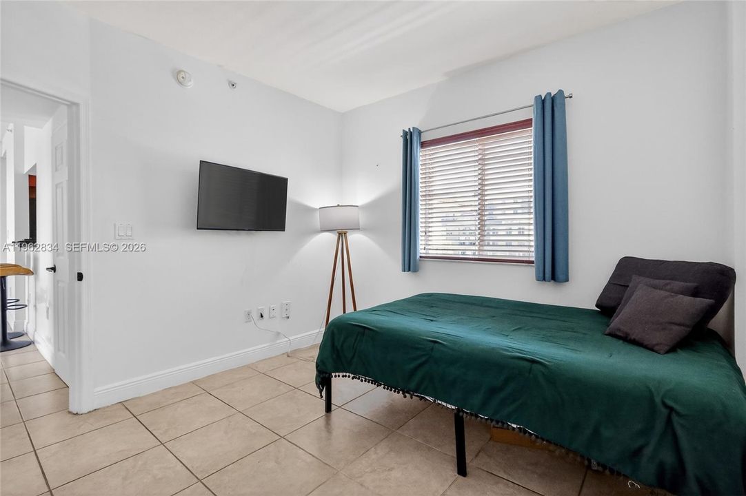 En Venta: $272,000 (2 camas, 1 baños, 700 Pies cuadrados)