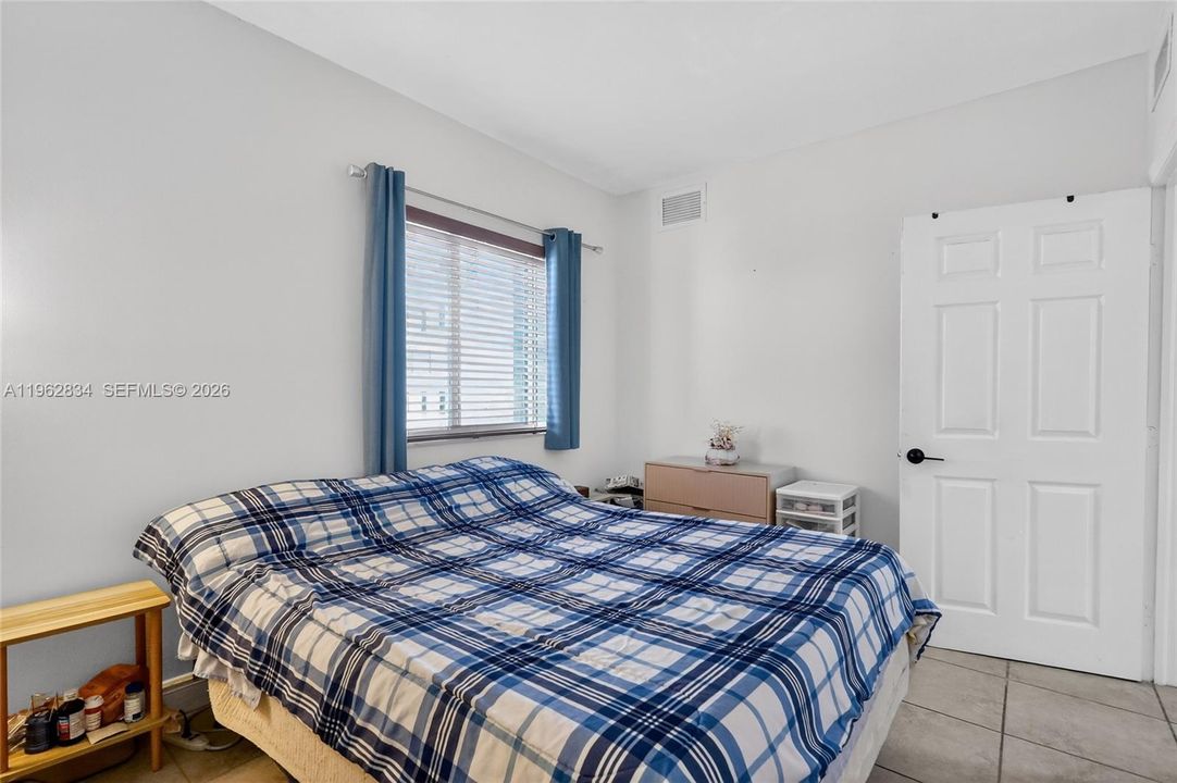 En Venta: $272,000 (2 camas, 1 baños, 700 Pies cuadrados)