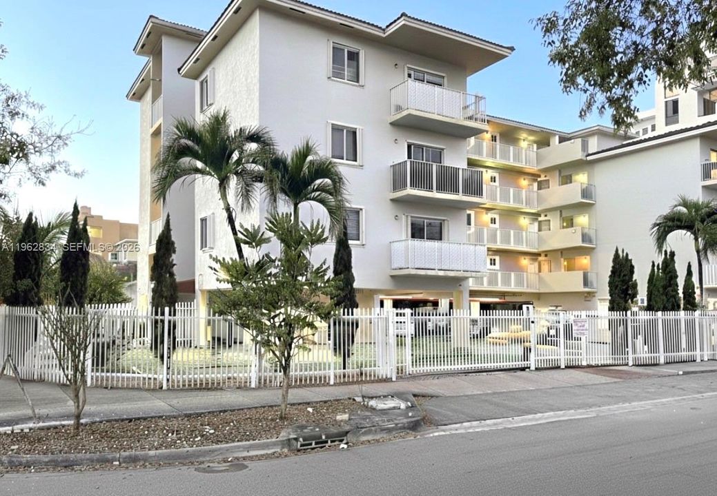 En Venta: $272,000 (2 camas, 1 baños, 700 Pies cuadrados)