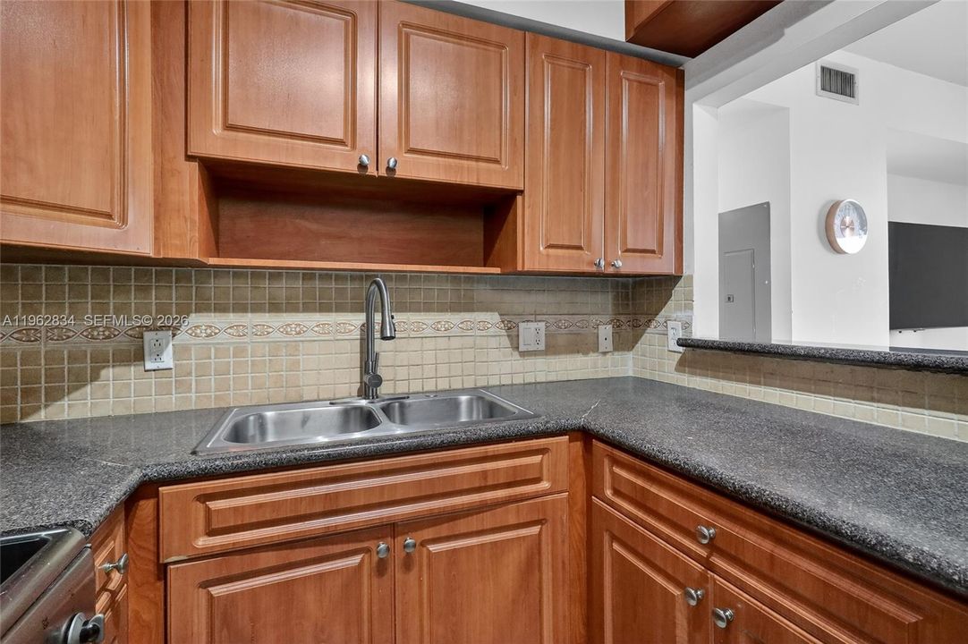 En Venta: $272,000 (2 camas, 1 baños, 700 Pies cuadrados)