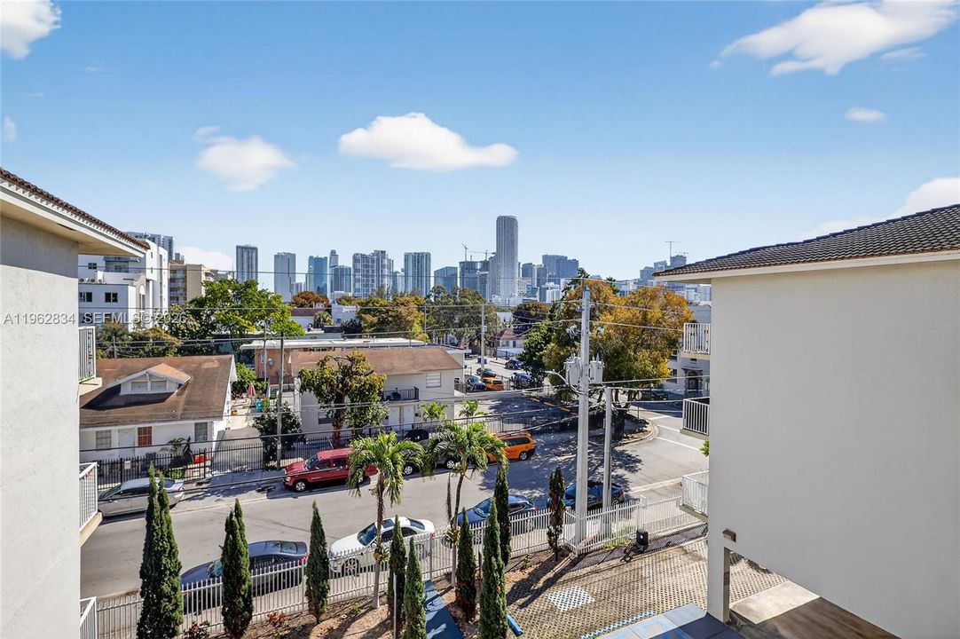 En Venta: $272,000 (2 camas, 1 baños, 700 Pies cuadrados)