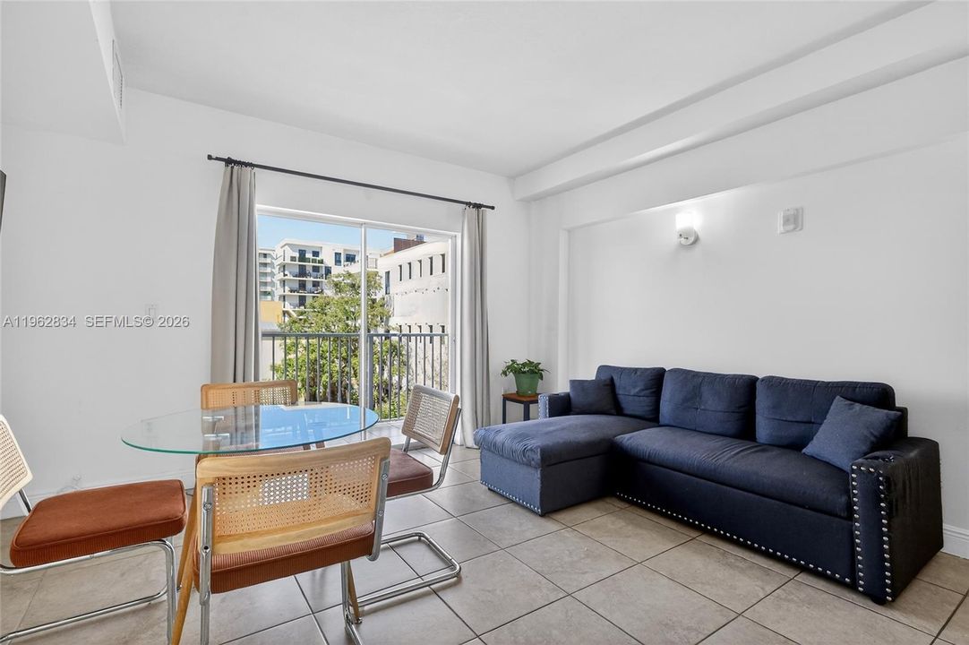 En Venta: $272,000 (2 camas, 1 baños, 700 Pies cuadrados)