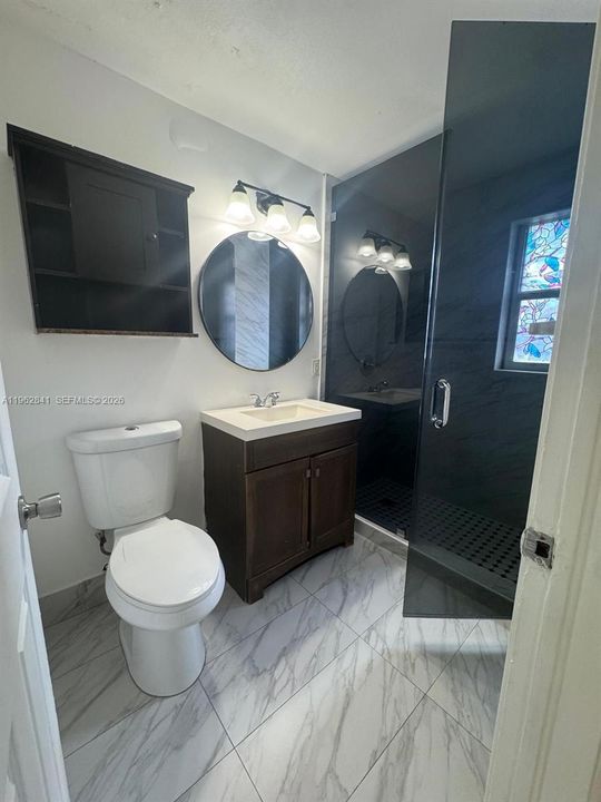 Activo con contrato: $230,000 (2 camas, 1 baños, 700 Pies cuadrados)