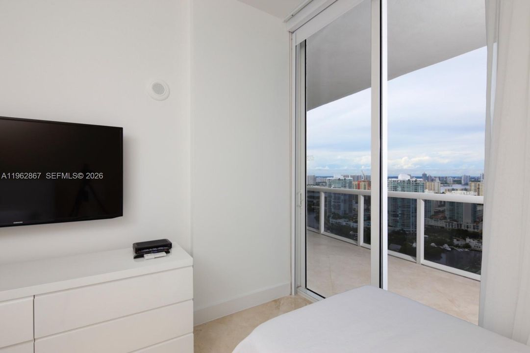 Active With Contract: $1,775,000 (3 beds, 3 baths, 1979 Square Feet)