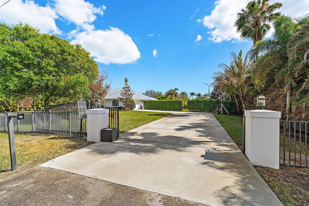 018-1643475thWayN-PalmBeachGardens-SMALL