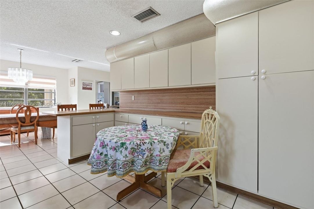Active With Contract: $1,650,000 (3 beds, 2 baths, 1737 Square Feet)