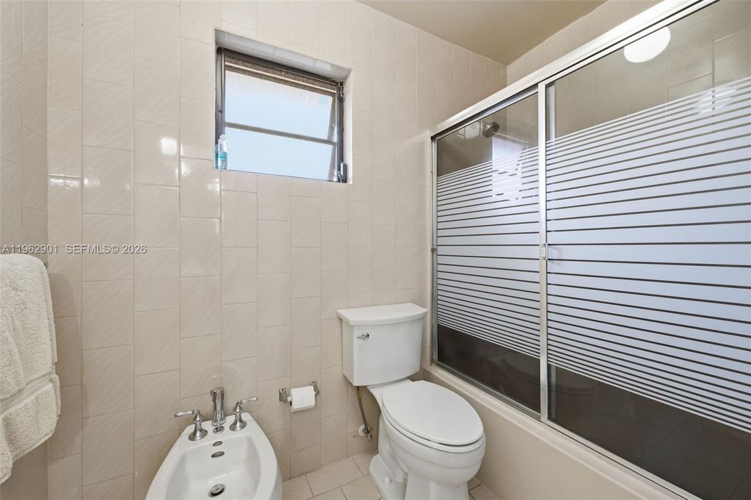 Active With Contract: $1,650,000 (3 beds, 2 baths, 1737 Square Feet)